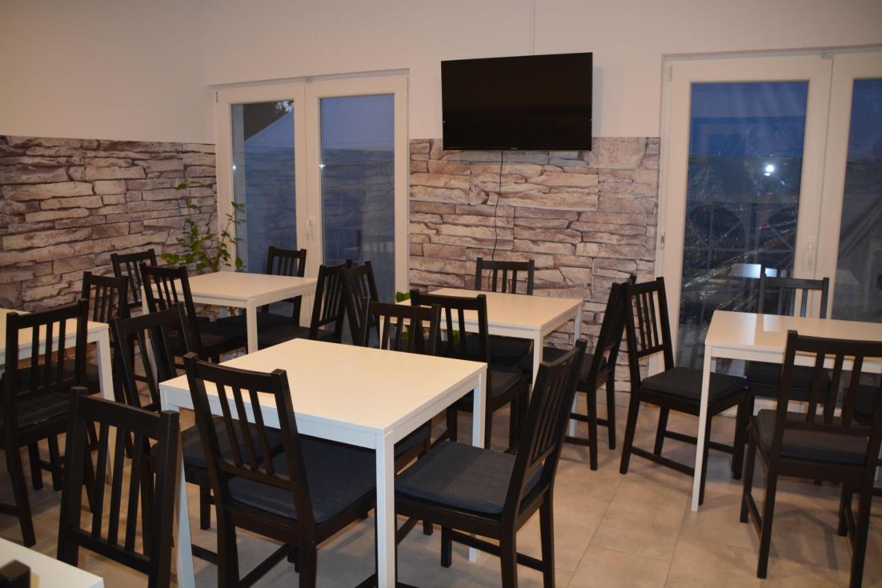 Kid Familia Panzio Balatonszarszo Bed & Breakfast Bagian luar foto