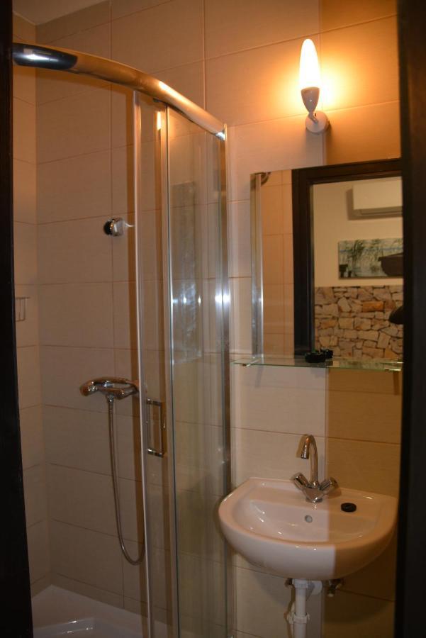 Kid Familia Panzio Balatonszarszo Bed & Breakfast Bagian luar foto