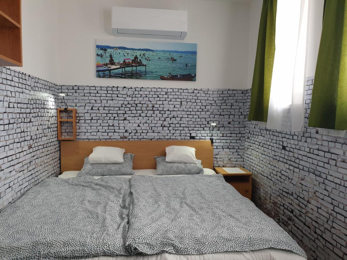 Kid Familia Panzio Balatonszarszo Bed & Breakfast Bagian luar foto