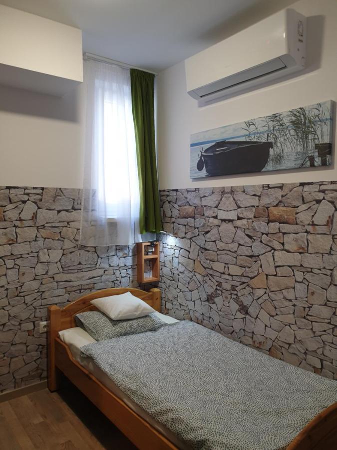 Kid Familia Panzio Balatonszarszo Bed & Breakfast Bagian luar foto