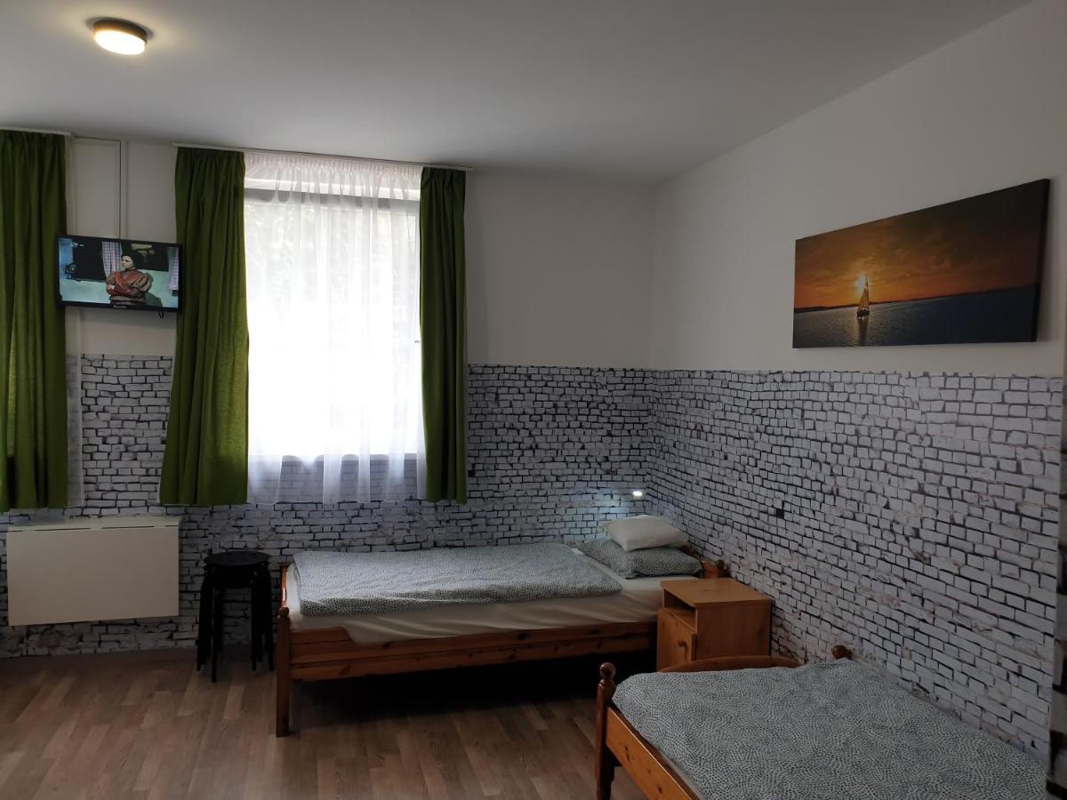 Kid Familia Panzio Balatonszarszo Bed & Breakfast Bagian luar foto