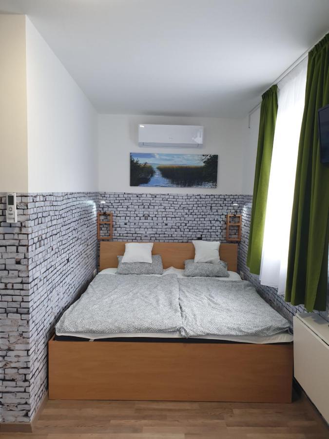 Kid Familia Panzio Balatonszarszo Bed & Breakfast Bagian luar foto