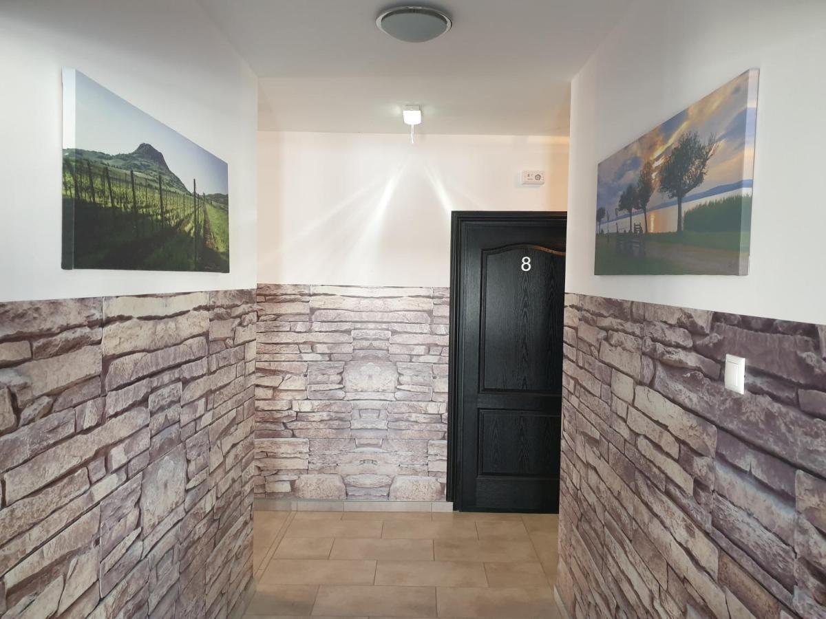 Kid Familia Panzio Balatonszarszo Bed & Breakfast Bagian luar foto